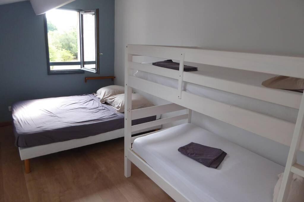 Mazet Dans Residence Avec Piscine Bagnols-en-Forêt Buitenkant foto