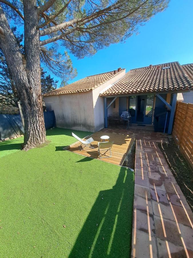 Mazet Dans Residence Avec Piscine Bagnols-en-Forêt Buitenkant foto